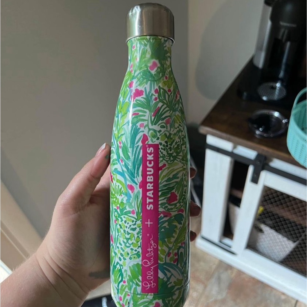 Starbucks X Lilly Pulitzer collab water bottle!!